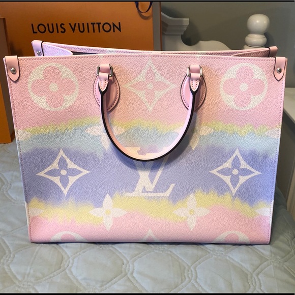 Louis Vuitton Handbags - ❌SOLD❌ Louis Vuitton Escale OnTheGo GM Tote